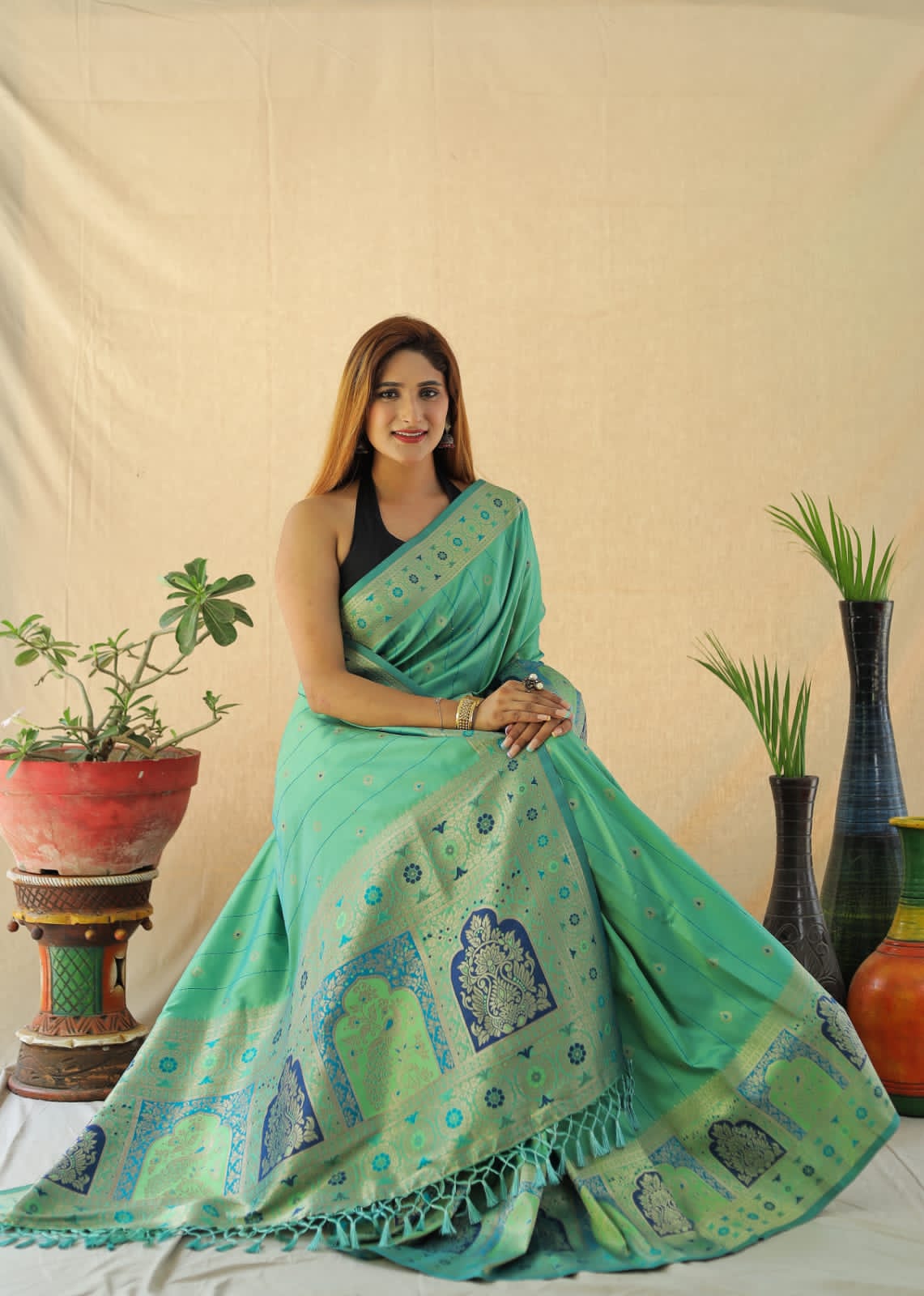 Green Weaving saree with pallu detail – view 3